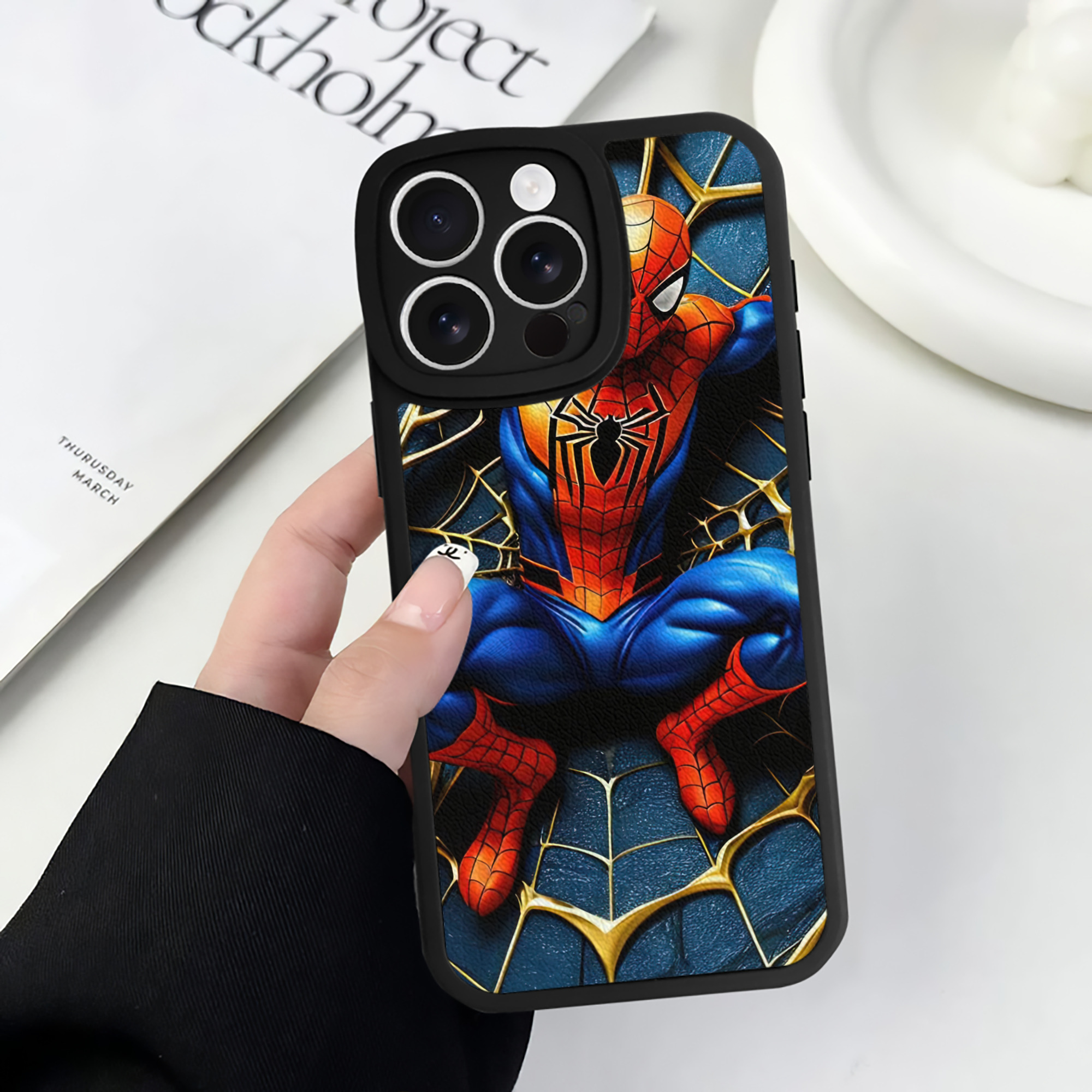 （画像用） Spider Man スパイダーマン 【iPhone 16シリーズ対応】シリコンスマホケース（レザー調） 材質：シリコン
